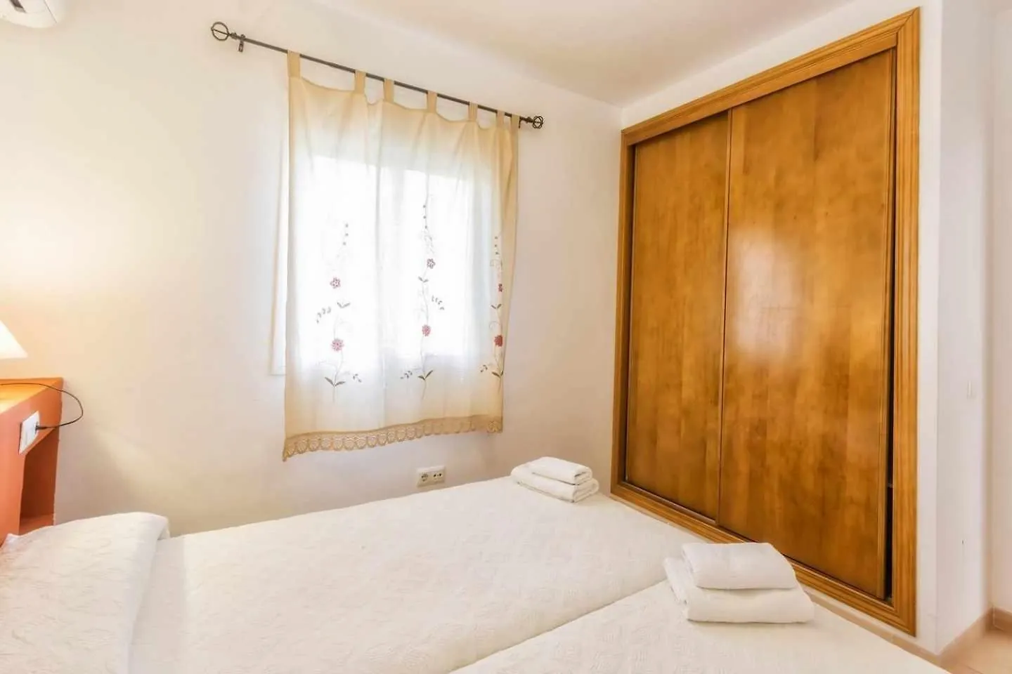 Apartamento 2 Dormitorios Con Vistas A La Piscina Nerja Spain