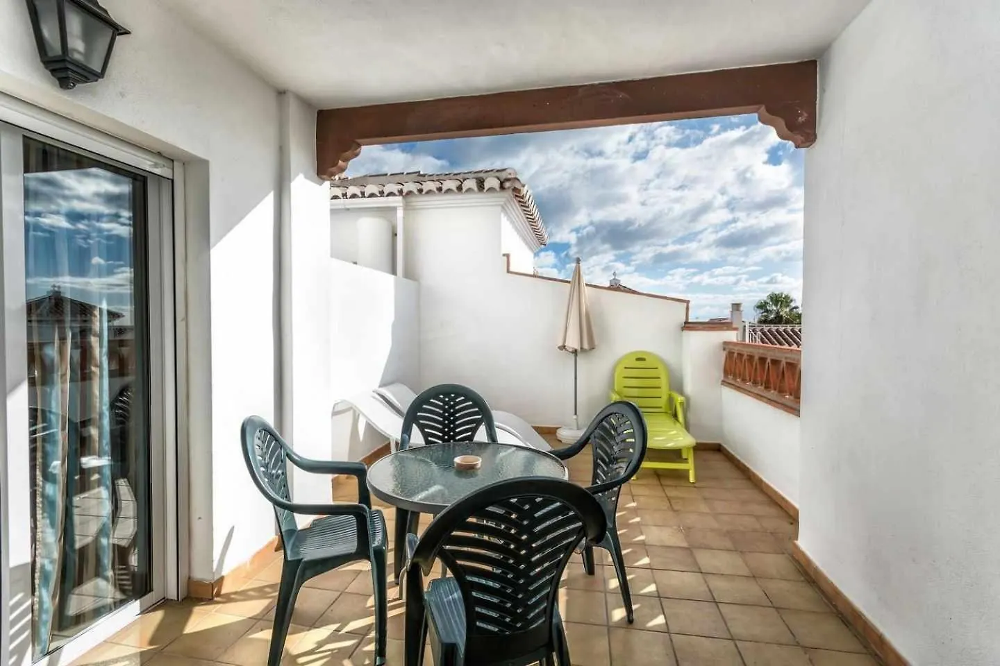 Apartamento 2 Dormitorios Con Vistas A La Piscina Nerja