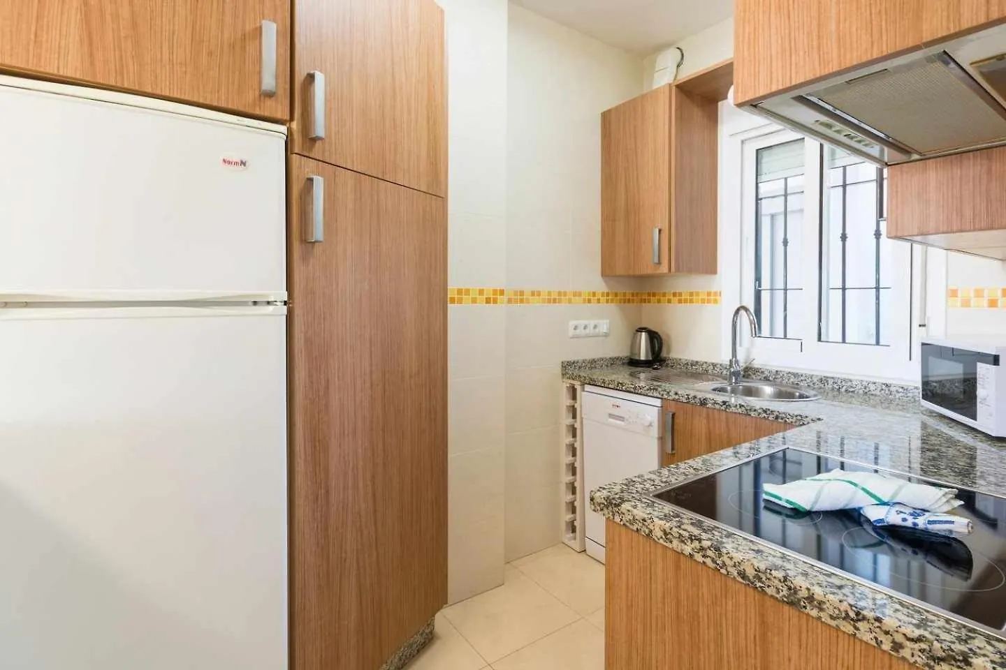 Apartamento 2 Dormitorios Con Vistas A La Piscina Nerja Apartment